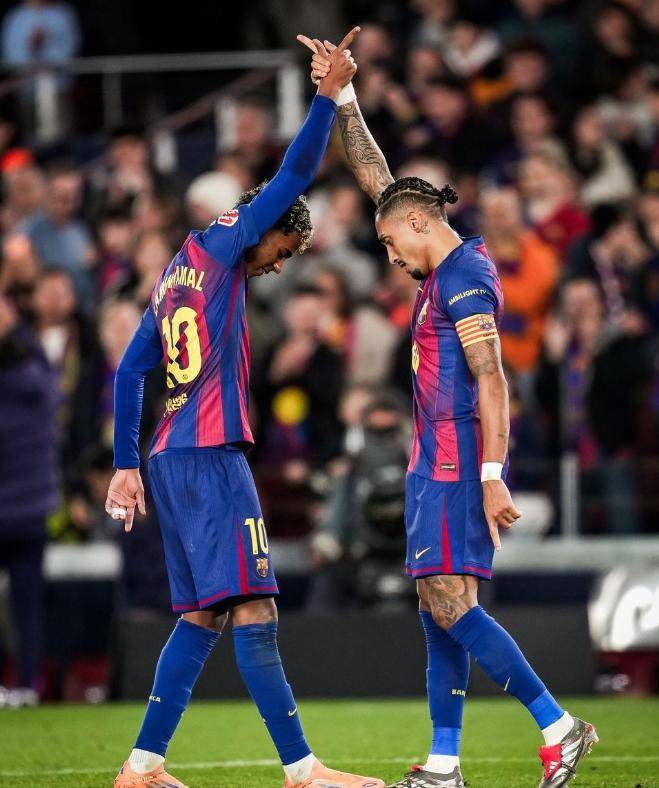 天才中场超梅西独享西甲第1，巴萨2-0奥萨苏纳，年度百球完爆皇马