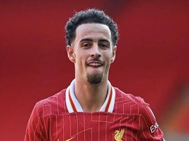 24岁中场核心突然爆发！利物浦变阵隐藏“新腰王”，是昙花一现还是真救星？